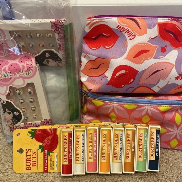 FREE MAKE-UP BAG🆕🛍Mystery Beauty Bag: BEST SELLER. See reviews🧡 - Picture 3 of 10